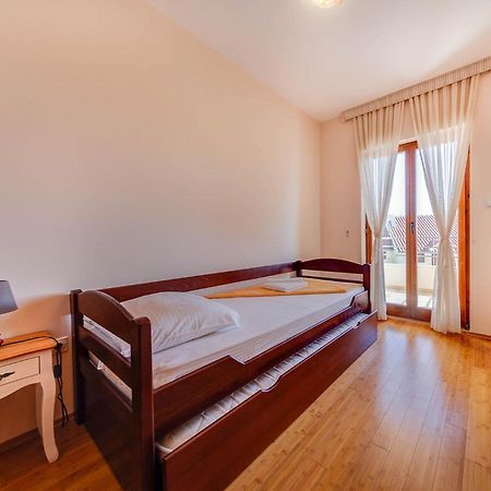 Port Adria Apartments คาเมนาริ ภายนอก รูปภาพ