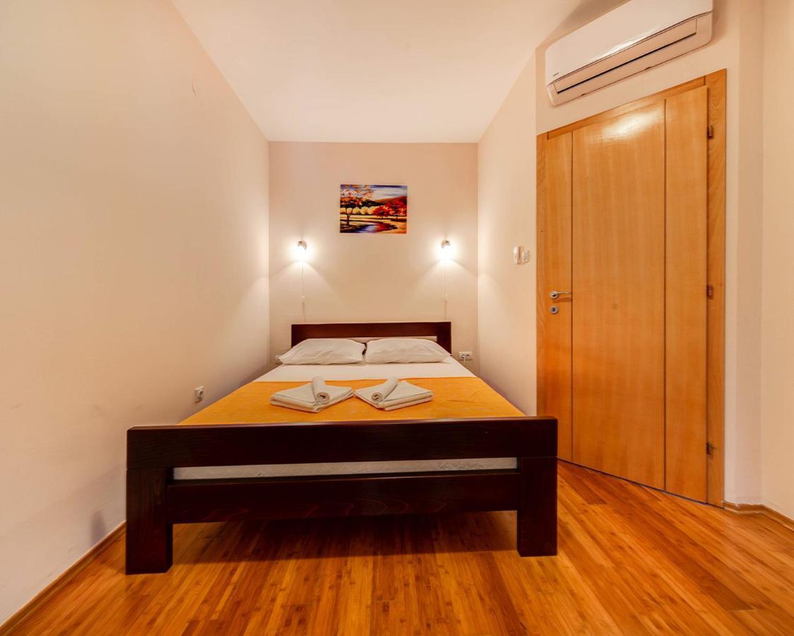 Port Adria Apartments คาเมนาริ ภายนอก รูปภาพ