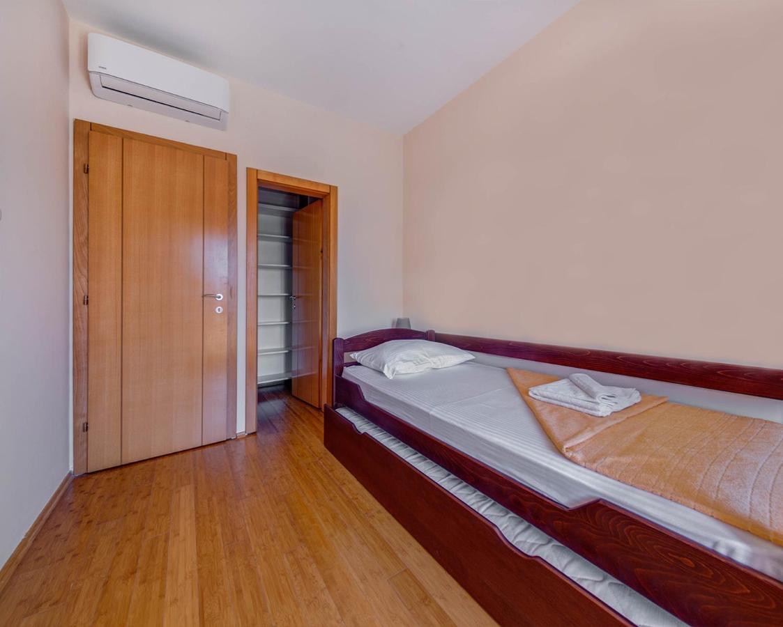 Port Adria Apartments คาเมนาริ ภายนอก รูปภาพ