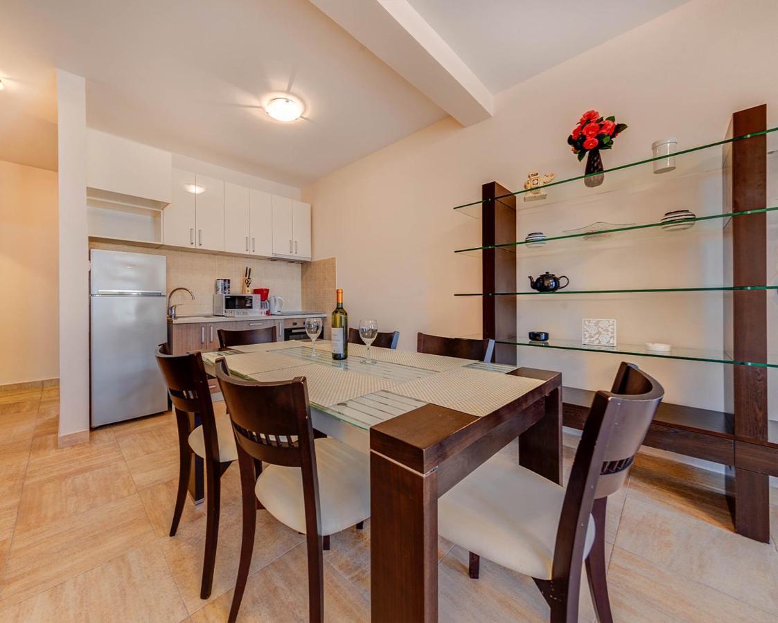 Port Adria Apartments คาเมนาริ ภายนอก รูปภาพ