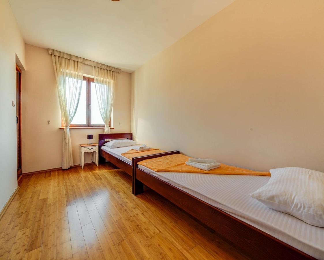 Port Adria Apartments คาเมนาริ ภายนอก รูปภาพ