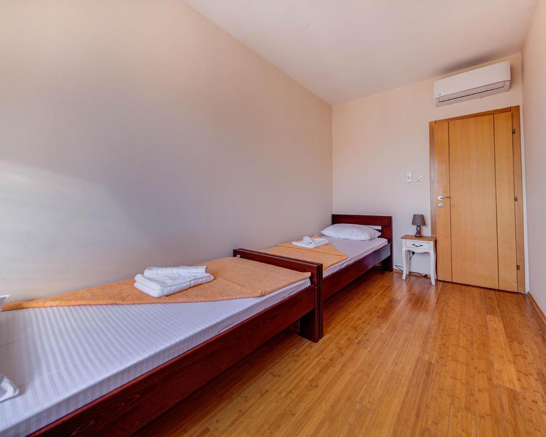 Port Adria Apartments คาเมนาริ ภายนอก รูปภาพ