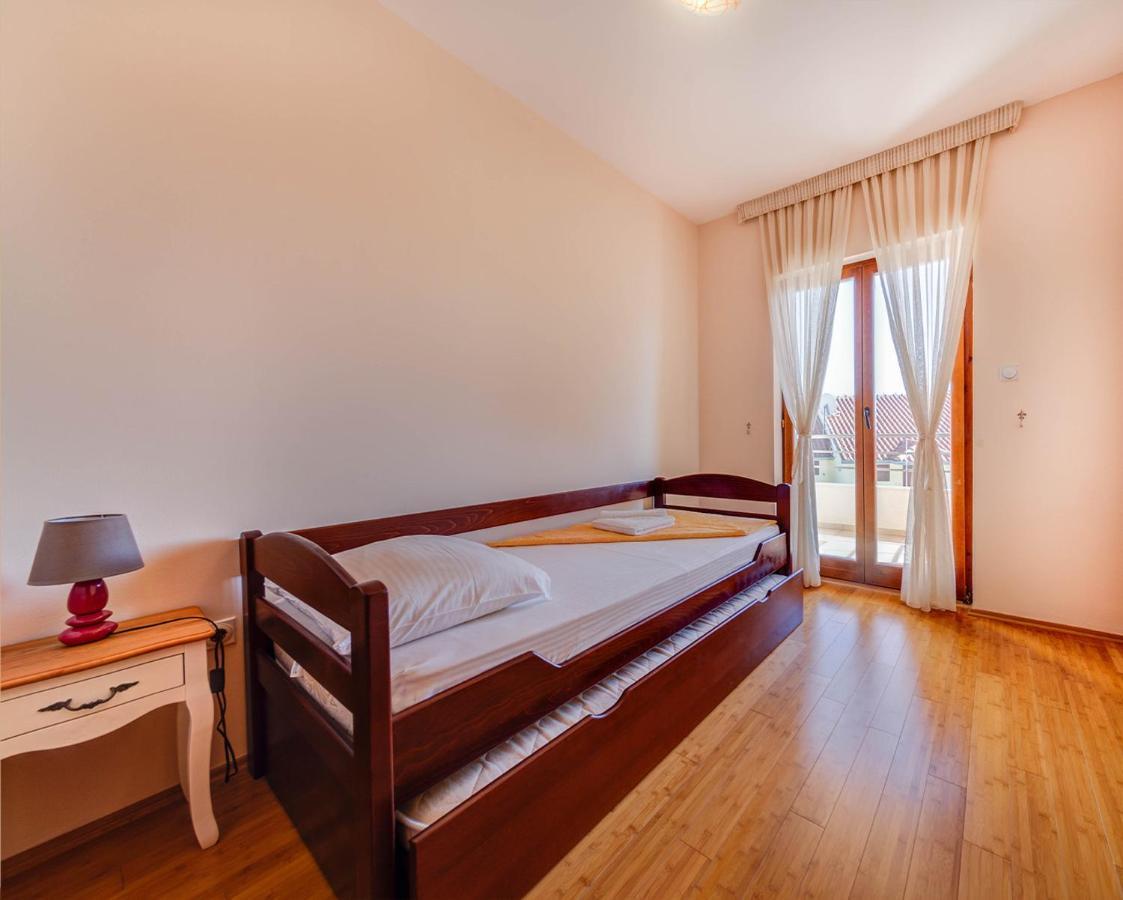 Port Adria Apartments คาเมนาริ ภายนอก รูปภาพ
